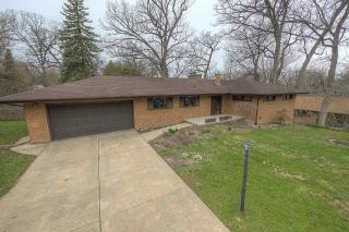 1616 Maplewood Dr, Rockford, IL 61107-1877
