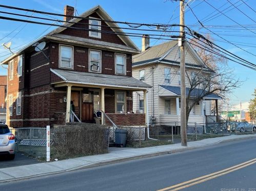 13 Burritt Ave, Norwalk, CT 06854-3704