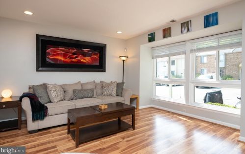 8711 Ridge Hollow Ct, Springfield, VA 22152-1423
