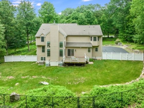 14 Forest Ridge Dr, Hackettstown NJ  07840-4846 exterior