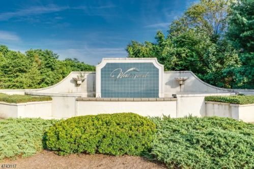 822 Waterford Dr, Edison, NJ 08817-1906