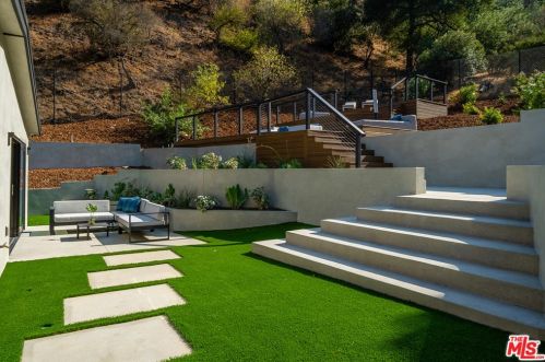 17137 Escalon Dr, Van Nuys CA  91436-4029 exterior