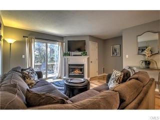 26 Commodore Cmns, Derby CT  06418-2149 exterior