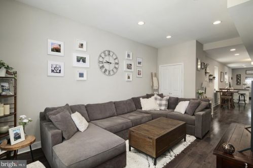 1306 Carlisle St, Philadelphia, PA 19146-4811