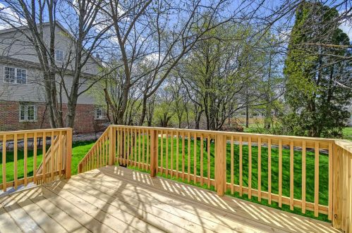 284 Middaugh Rd, Willowbrook IL  60514-1065 exterior