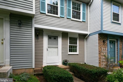 1627 Purple Sage Dr, Herndon VA  20194-5619 exterior