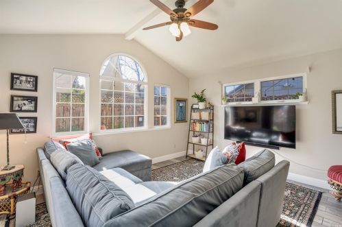 1887 Commons Ct, Windsor CA  95492-9593 exterior