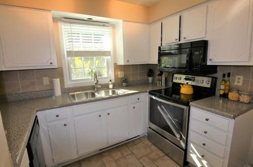 71 Montre Sq, Atlanta GA  30327-4044 exterior