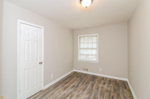5240 Longmeadow Ln, Atlanta GA  30349-3124 exterior