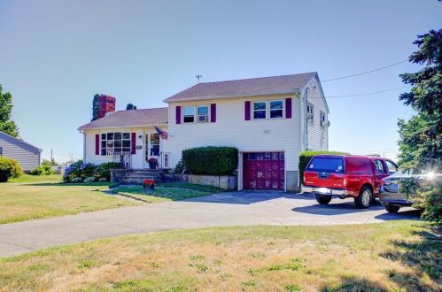 296 Chases Ln, Middletown, RI 02842-6279