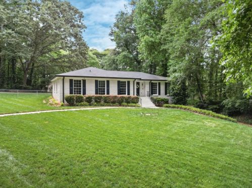 5003 Fox Forest Cir, Lilburn, GA 30047-5518