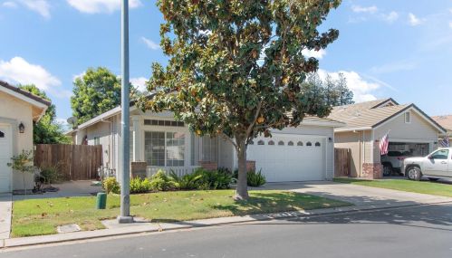 2122 Spring Blossom Ln, Turlock, CA 95382-9725