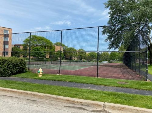 502 Huntington Commons Rd, Mount Prospect IL  60056-5278 exterior