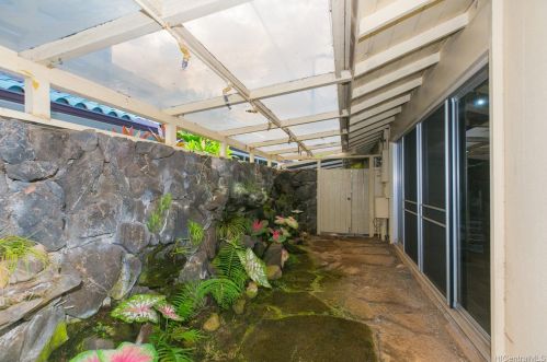 4611 Farmers Rd, Honolulu HI  96816-5218 exterior