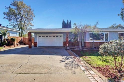 963 Peppervilla Ct, El Cajon, CA 92021-1211