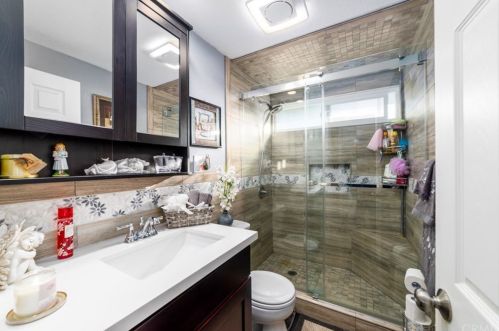 1325 Sandalwood Ave, Anaheim CA  92805-1642 exterior