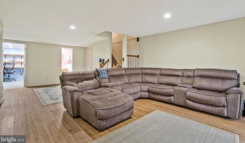 8858 Eagle Rock Ln, Springfield VA  22153-1727 exterior
