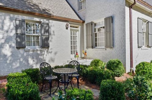 4238 Club Ln, Atlanta GA  30319-1140 exterior