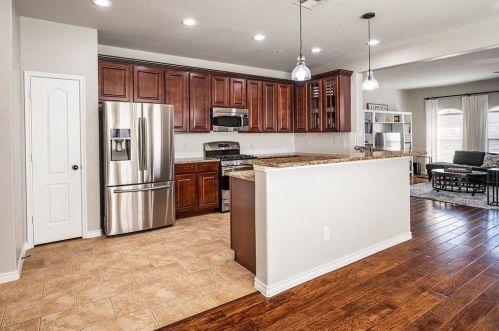 4285 Indian Run Dr, Carrollton TX 75010-3297 exterior