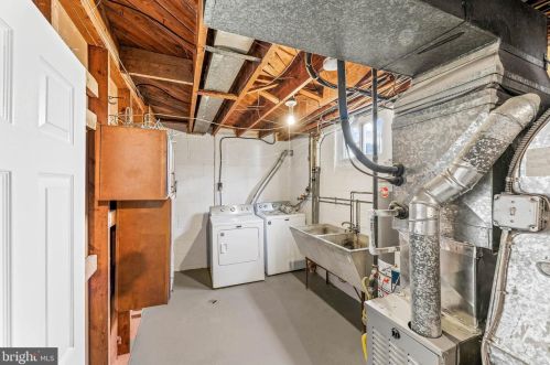 2711 Henderson Ave, Silver Spring MD 20902-1919 exterior