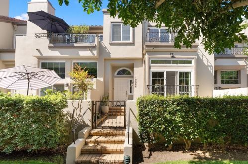 19266 Meadowood Cir, Huntington Beach, CA 92648-5518