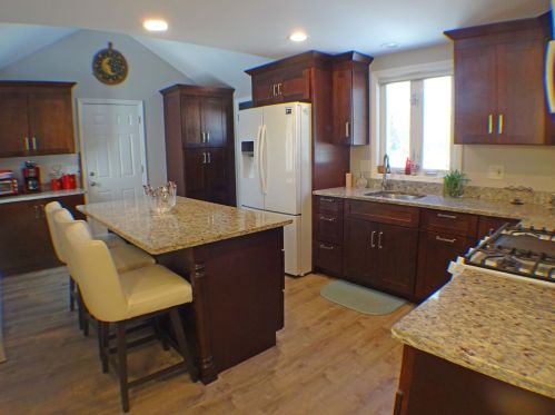 56 Old Chester Rd, Derry, NH 03038-4021