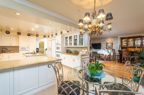 1629 Heather Ridge Dr, Glendale CA  91207-1035 exterior