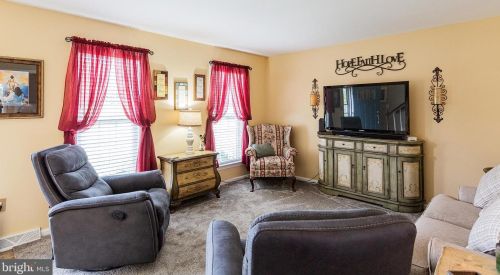 1740 Southport Dr, Lancaster PA  17603-9350 exterior