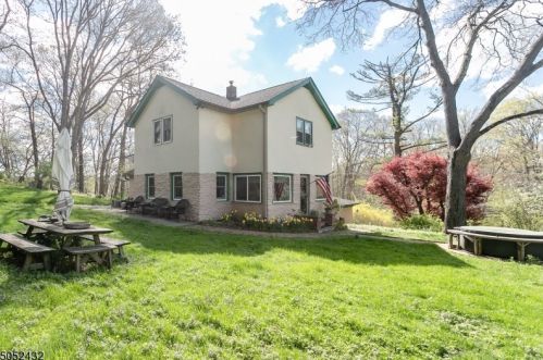 377 Amity Rd, Andover, NJ 07821-4109