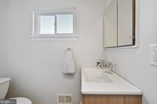 61 Misty Morn Ln, Trenton NJ 08638-1819 exterior