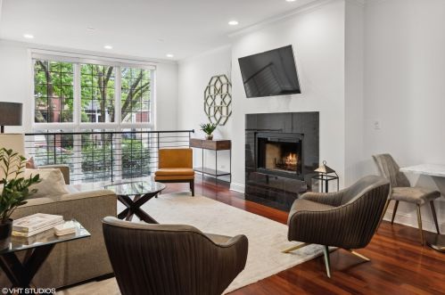 2117 Crystal St, Chicago, IL 60622-7893