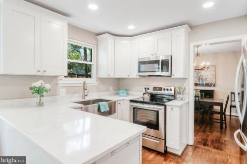 5502 Kings Park Dr, Springfield VA  22151-1106 exterior