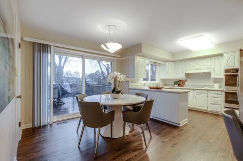 1020 Summit Dr, Bannockburn IL  60015-1823 exterior