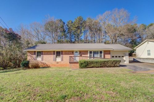 6129 Shamrock Dr, Porterdale, GA 30014-1591