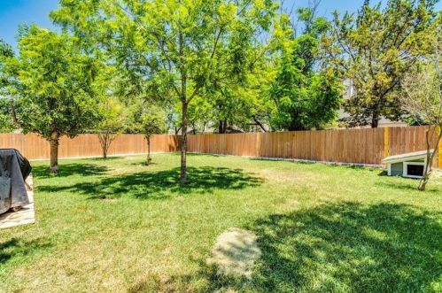 132 Trinity Dr, Uhland TX 78640-4330 exterior