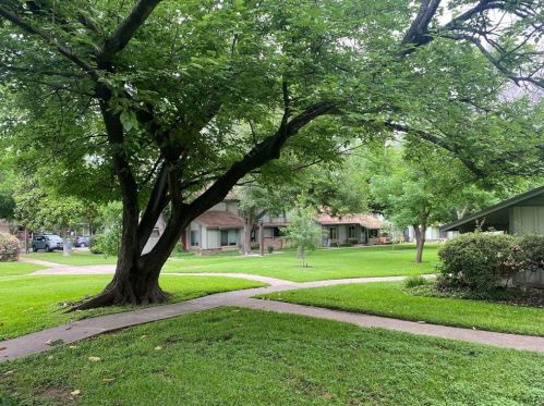 5125 Fort Clark Dr, Austin TX  78745-2437 exterior