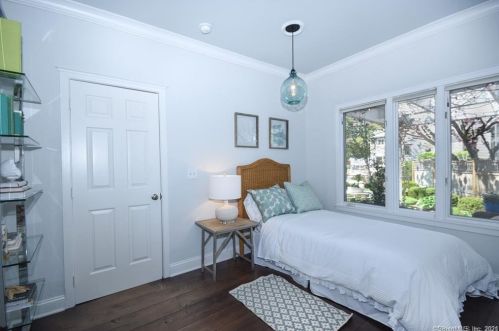 25 Beach Dr, Norwalk CT  06853-1811 exterior