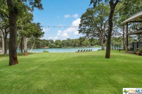 332 Mdw Lk Dr, Seguin TX 78155-9206 exterior