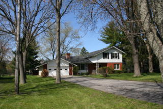 324 61st St, Willowbrook, IL 60527-1911