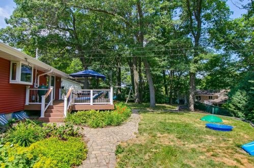 1033 Carlton Dr, Saint Paul MN  55126-8127 exterior