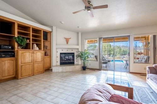 1821 Dammeron Vly, Saint George UT 84783-5156 exterior