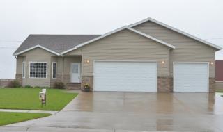 5525 Farmstead Ct, Fargo, ND 58104-3961