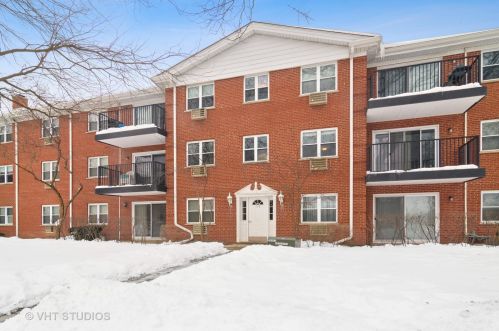 110 Lincoln Ln, Arlington Hts IL  60004-6219 exterior