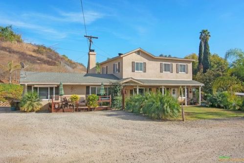 1518 Monte Vis Dr, Vista CA  92084-7121 exterior