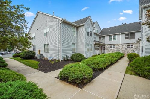 21 Kensington Dr, Piscataway, NJ 08854-2168