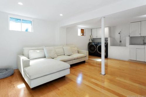 65 Quintard Ave, Norwalk CT  06854-3713 exterior
