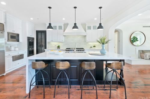 25 Blue Smt, Irvine CA  92603-0168 exterior