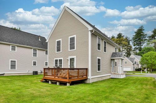 32 Barbara Ln, Hudson NH  03051-3770 exterior