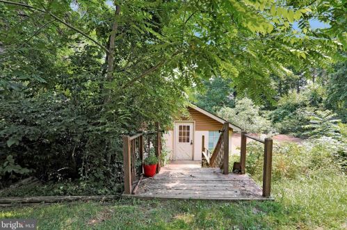 304 Parnassus Rd, Linden, VA 22642-5953