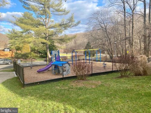 6643 Green Ash Dr, Springfield VA  22152-2506 exterior